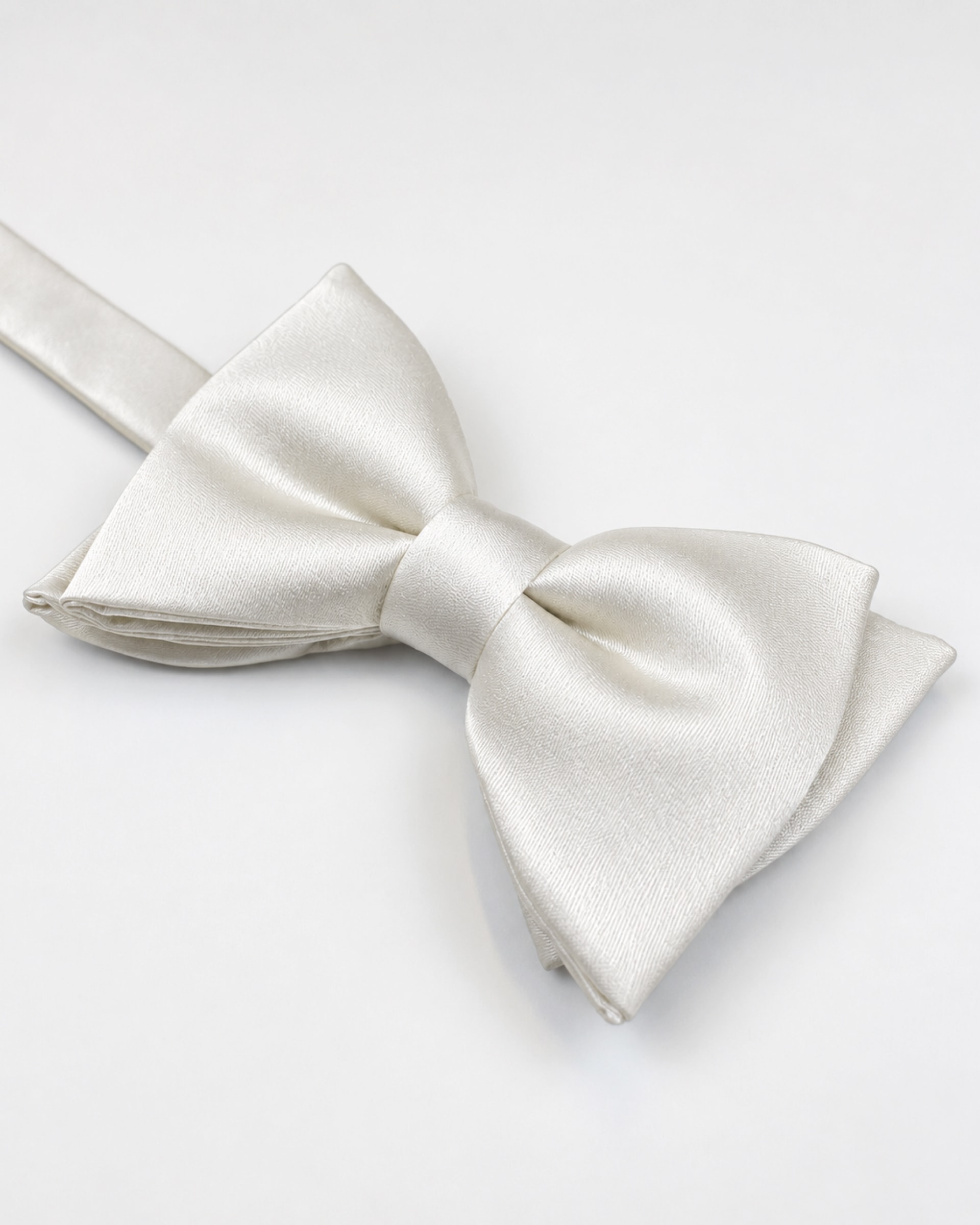 Gravata Bow Seda Off White